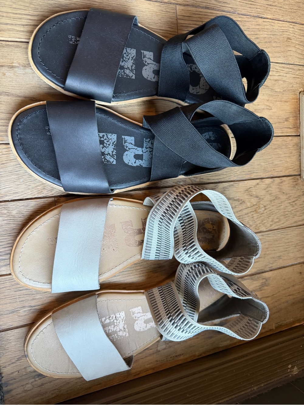2 pairs Sorel Ella Sandals Sz 8 in Black and Light Gray